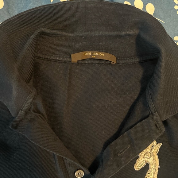 Louis Vuitton polos shirt Large but it’s a slim fit mostly like a medium - Picture 5 of 6